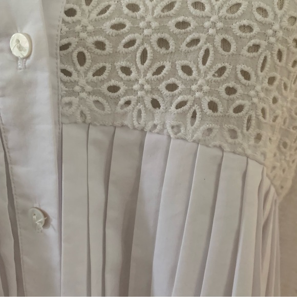 Anthropologie HD in Paris White button-down shirt/blouse with eyelet and pleats - Picture 3 of 10